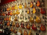 Pembuat Gitar Iconic 