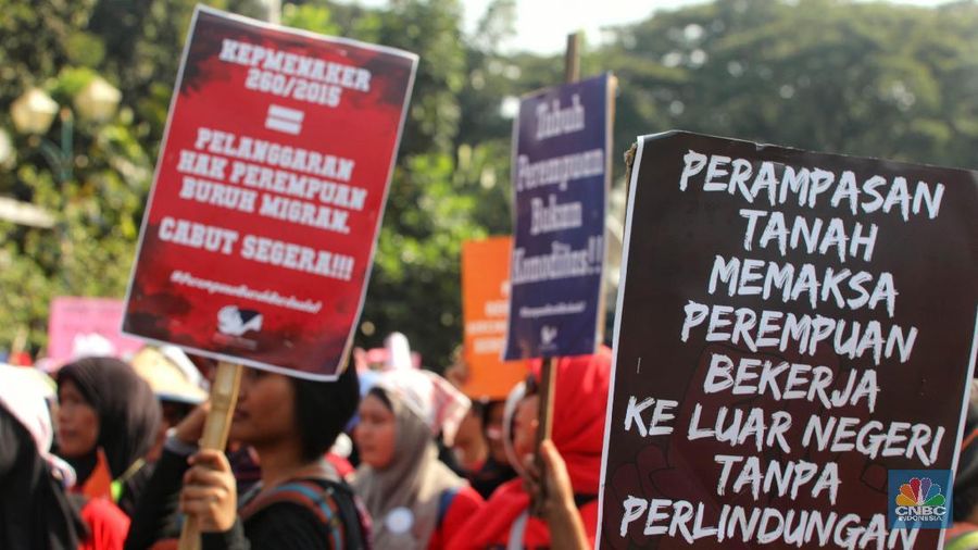 Pengiriman uang TKI ke Tanah Air sudah mencapai Rp 40 triliun atau US$ 2,8 miliar [Kurs US$1 = Rp 14.500] selama kuartal II-2018.