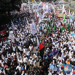 Buruh Berontak! Tolak Kenaikan UMP 8% di Tahun Depan