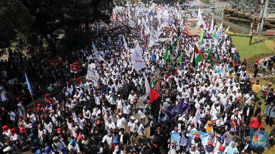 UMP 2019 akan ditetapkan naik 8,03% pada 1 November 2018.