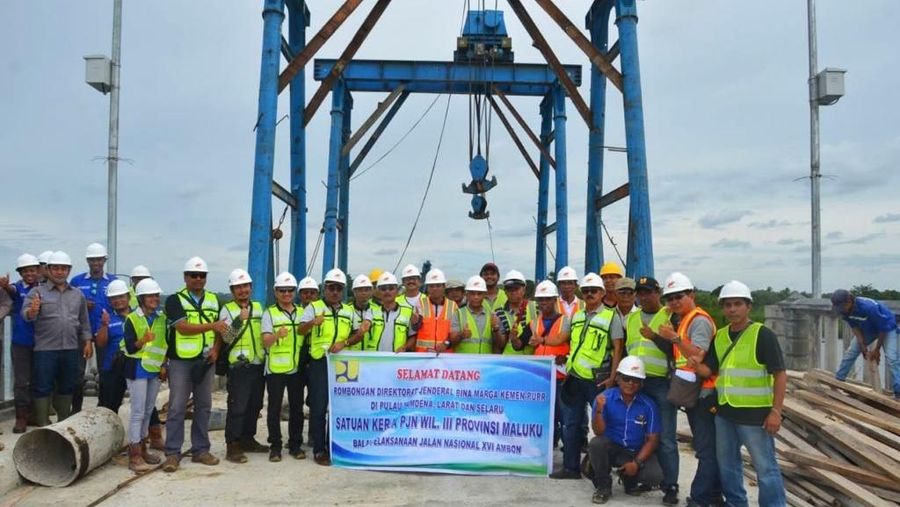 Pemerintah tengah membangun infrastruktur secara masif di seluruh wilayah RI.