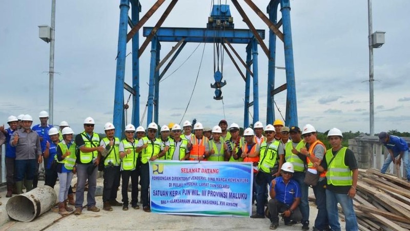 Pemerintah tengah membangun infrastruktur secara masif di seluruh wilayah RI.