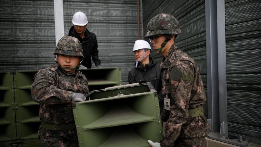Angkatan Bersenjata Korea Utara menembakkan rudal yang jatuh di luar perairan Jepang, Kamis (25/07/2019)