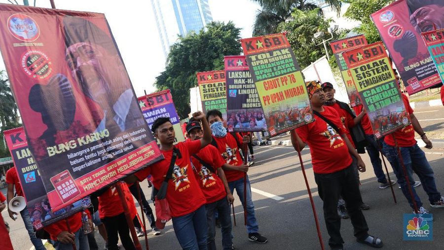 Hari 1 Mei diperingati sebagai Hari Buruh, dan seperti biasa ini adalah waktu di mana para buruh menyuarakan hak-hak mereka agar didengar pemerintah. 