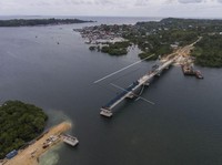 FOTO: Jembatan Ini Hubungkan Dua Pulau Terluar Nusantara