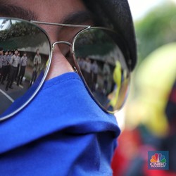 Buruh Minta Libur, Upah & THR Penuh, Pengusaha: Teori Apa Itu