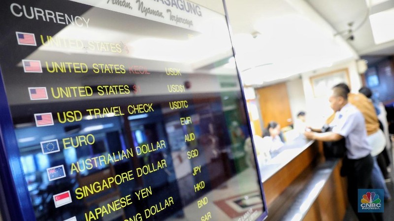 Nilai tukar rupiah masih melanjutkan pelemahannya terhadap dolar Amerika Serikat (AS).