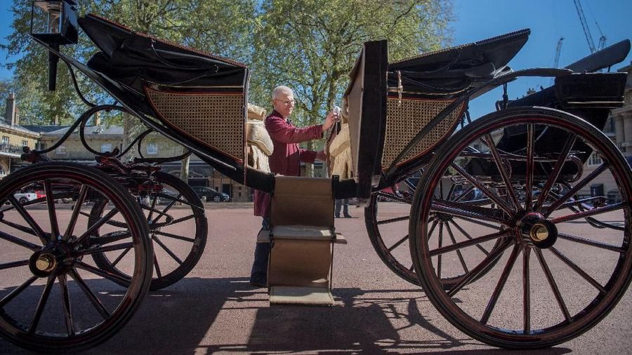 Pangeran Inggris Harry dan calon istrinya Meghan Markle memilih kereta kerajaan terbuka untuk perosesi menuju kastil Windsor.