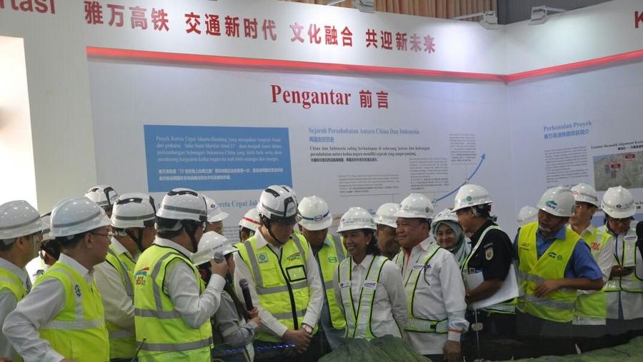 Menteri BUMN Rini Soemarno bersama President of China Railway Corporation meninjau Proyek Inlet Tunnel Kereta Cepat Jakarta Bandung (KCJB)