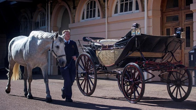 Pangeran Inggris Harry dan calon istrinya Meghan Markle memilih kereta kerajaan terbuka untuk perosesi menuju kastil Windsor.