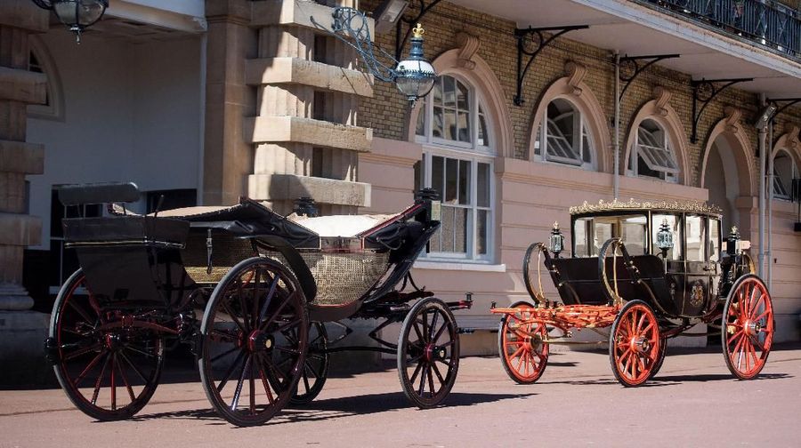 Pangeran Inggris Harry dan calon istrinya Meghan Markle memilih kereta kerajaan terbuka untuk perosesi menuju kastil Windsor.