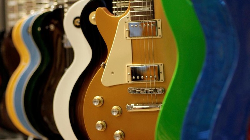 Gitar merk Gibson merupakan salah satu gitar iconic dikalangan musisi besar.