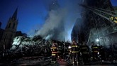 Bangunan bekas perkantoran itu sempat jadi markas salah satu cabang kepolisian federal Brasil, tapi tujuh tahun belakangan berubah jadi tempat tinggal penghuni ilegal. (REUTERS/Leonardo Benassatto)