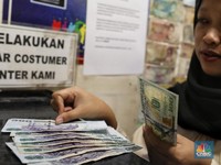 Pukul 12.00 WIB: Dolar AS Masih Dekati Rp 14.100