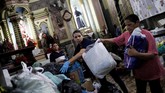 Pemerintah kota juga menyatakan sebanyak 150 bangunan di daerah tersebut dihuni oleh kelompok penghuni ilegal yang terorganisir. (REUTERS/Nacho Doce)