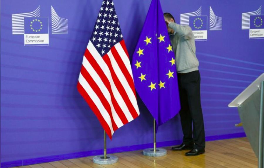 Bendera Uni Eropa dan Amerika Serikat
