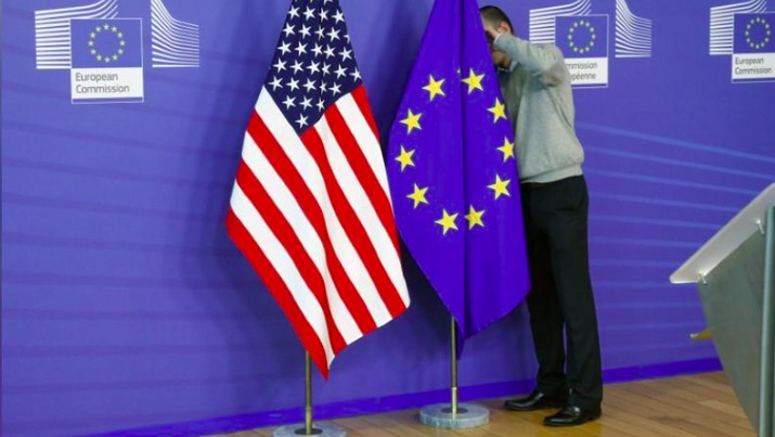Bendera Uni Eropa dan Amerika Serikat
