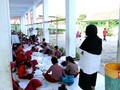 VIDEO: Sekolah Disegel, Siswa Terpaksa Belajar di Lantai