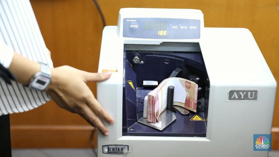 Banjir Sentimen Negatif, Rupiah KO di Kurs Tengah BI dan Spot