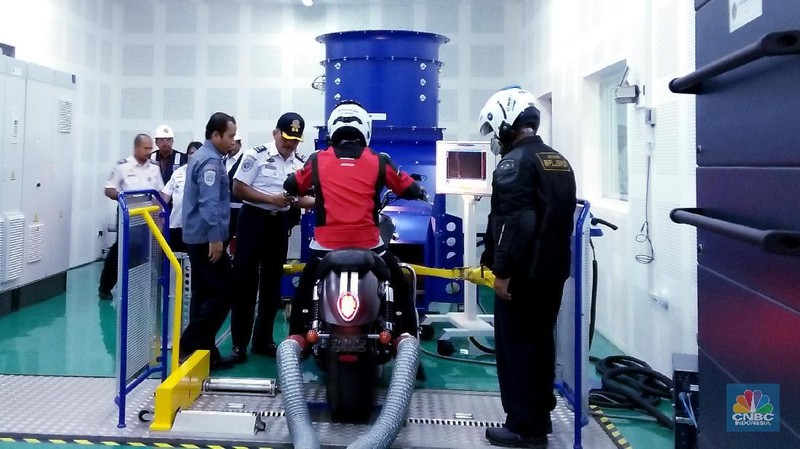 Balai ini dilengkapi oleh fasilitas Uji Emisi Sepeda Motor (R40) dan fasilitas Uji Emisi Mobil Penumpang (R83).