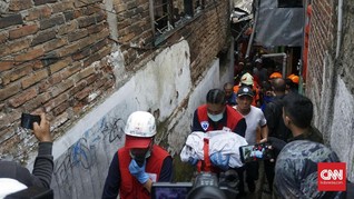 Balita Tewas Saat Api Hanguskan Puluhan Rumah di Bandung