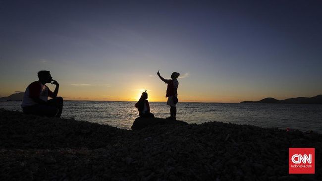 Mengamati Hilal Sambil Bersantai di Pantai