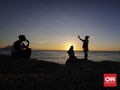 Mengamati Hilal Sambil Bersantai di Pantai