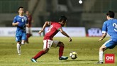 Winger Febri Hariyadi kembali menjadi pemain Timnas Indonesia yang paling bersinar penampilannya. Tapi, sejumlah umpan-umpan matang Febri selalu gagal dimanfaatkan rekan setimnya untuk mencetak gol. (CNN Indonesia/Andry Novelino)