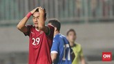 Gelandang Timnas Indonesia Septian David Maulana bereaksi setelah gagal mencetak gol penalti ke gawang timnas Uzbekistan. (CNN Indonesia/Andry Novelino)