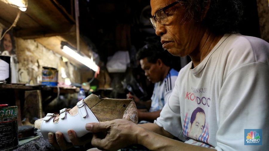 pembuatan sepatu