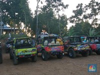 Sensasi Plesiran dengan Jeep di Mangunan Yogyakarta
