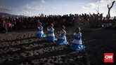 Sungguh disayangkan, antuasime warga atau sanggar seni untuk berpartisipasi pada acara Dancing in the Sunset tidak begitu besar. Imbasnya adalah pagelaran tari tak begitu beragam.