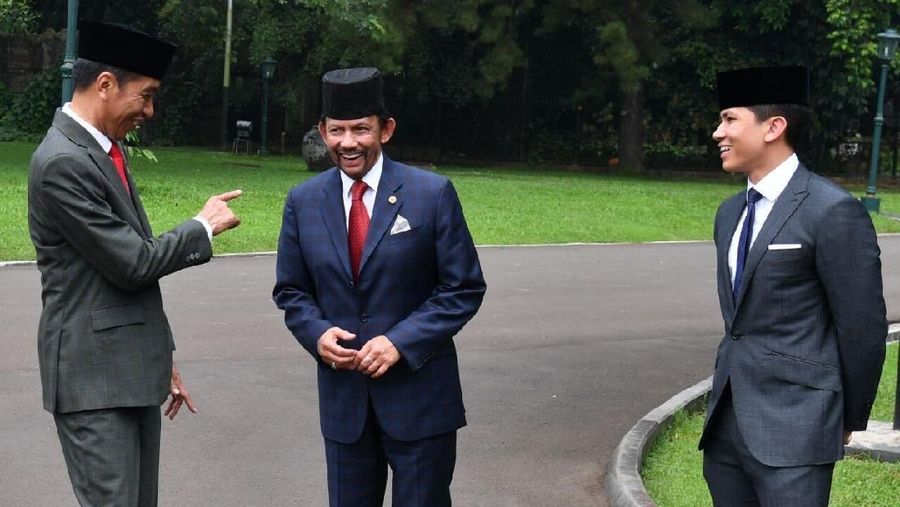 Pangeran Mateen adalah putra Sultan Hasanah Bolkiah dan ahli waris dari Kerajaan Brunei Darussalam
