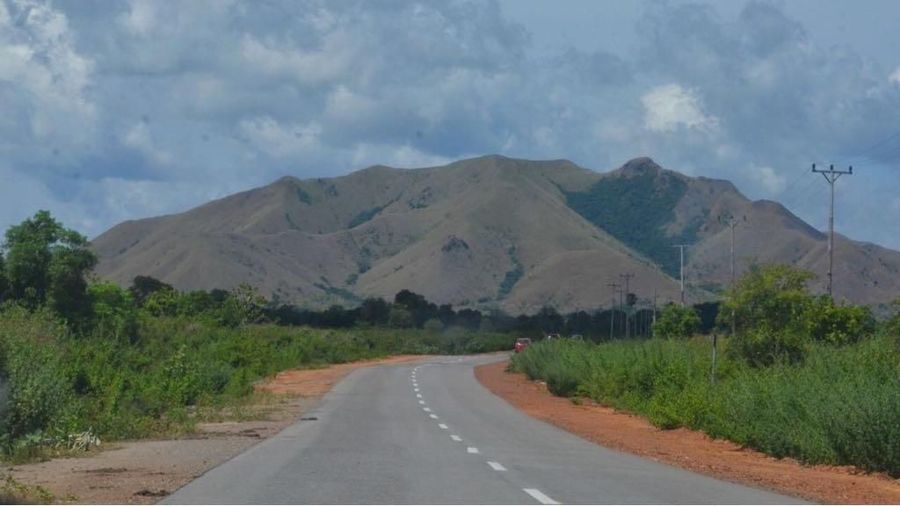 Ketersediaan infrastruktur jalan akan mengembangkan potensi ekonomi dan pariwisata