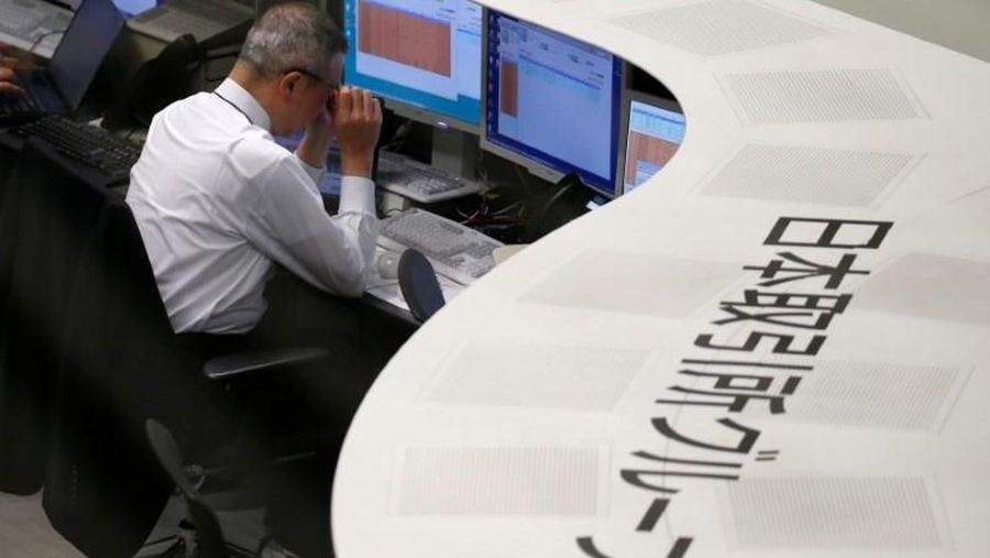Kejatuhan dalam harga saham-saham teknologi yang menyebabkan Wall Street terkoreksi ikut mempengaruhi bursa Tokyo.