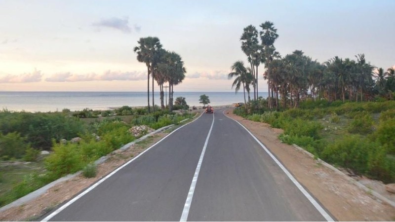 Ketersediaan infrastruktur jalan akan mengembangkan potensi ekonomi dan pariwisata