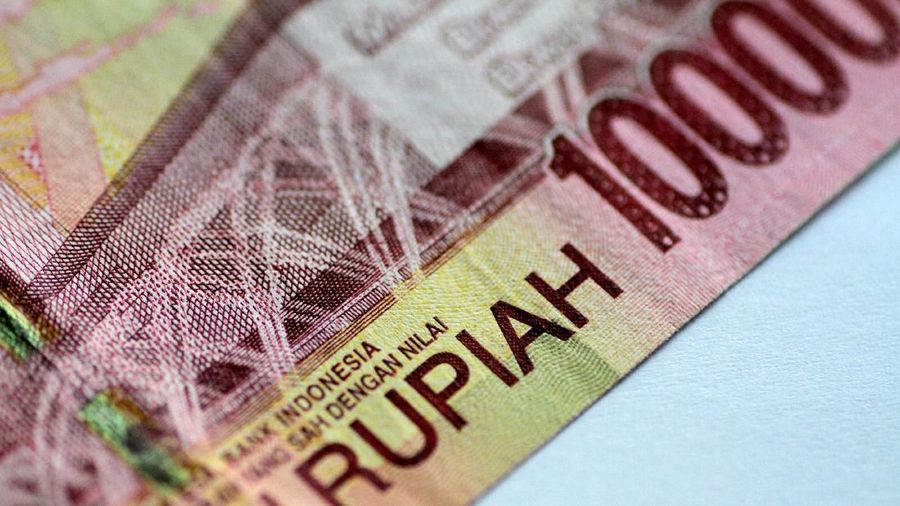 FILE PHOTO: An Indonesian Rupiah note is seen in this picture illustration June 2, 2017. REUTERS/Thomas White/Illustration/File Photo