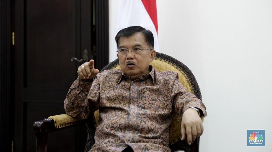 Wapres Jusuf Kalla menilai melemahnya rupiah terhadap dolar AS berakibat positif dan negatif.