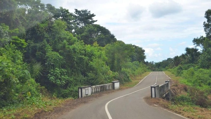 Ketersediaan infrastruktur jalan menjadi urat nadi perekonomian dan membuka ketersiolasian.