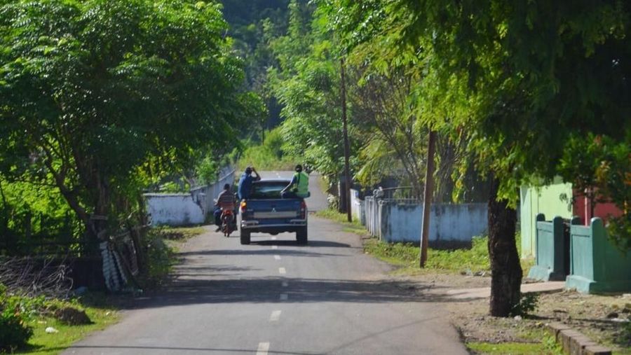 Ketersediaan infrastruktur jalan menjadi urat nadi perekonomian dan membuka ketersiolasian.