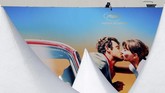 Melalui sebuah pernyataan resmi, panitia mengungkap bahwa pemilihan poster ini merupakan bentuk apresiasi atas karya fotografer Prancis, Georges Pierre. (REUTERS/Eric Gaillard TPX IMAGES OF THE DAY)