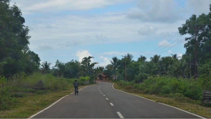 Ketersediaan infrastruktur jalan menjadi urat nadi perekonomian dan membuka ketersiolasian.