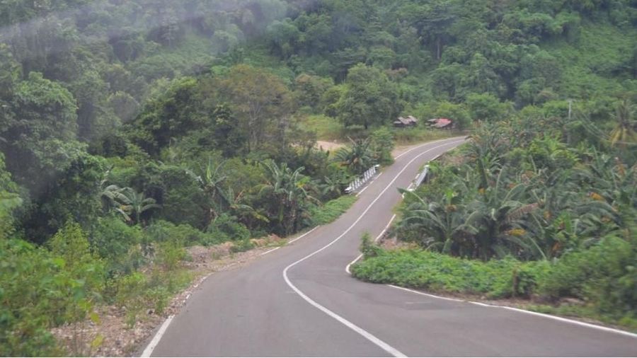 Ketersediaan infrastruktur jalan menjadi urat nadi perekonomian dan membuka ketersiolasian.