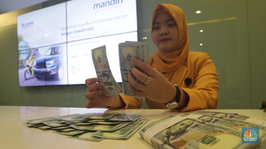 Kurs rupiah masih melanjutkan pelemahannya terhadap dolar Amerika Serikat (AS) pada perdagangan siang ini.