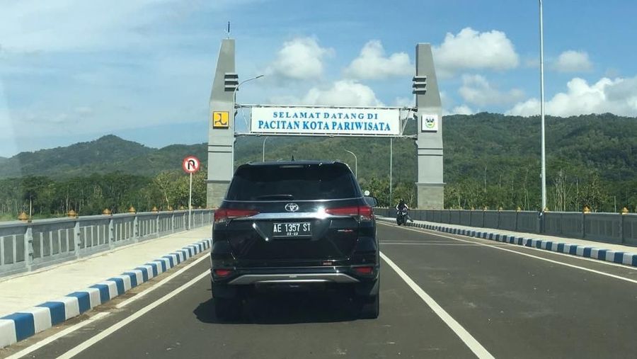 Pembangunan Jalur Pansela dilakukan secara bertahap dan ditargetkan bisa tersambung seluruhnya pada akhir tahun 2019.