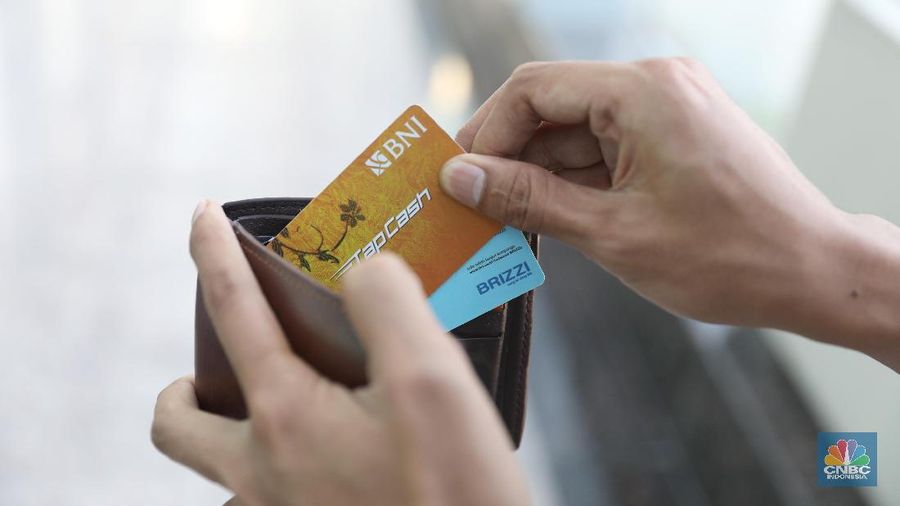 Bank Indonesia (BI) telah merevisi aturan terkait dengan limit uang elektronik yang bisa digunakan masyarakat.