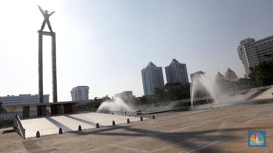 Ada cerita tersendiri di balik keputusan Pemerintah Provinsi DKI Jakarta merevitalisasi Lapangan Banteng.