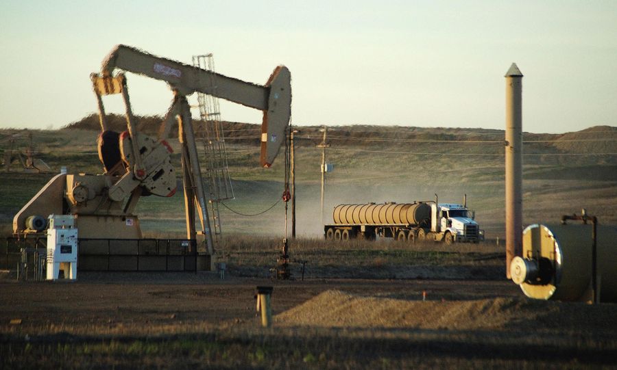 Opsi 2: OPEC dan Mitra Non-OPEC Menambah Produksi secara moderat