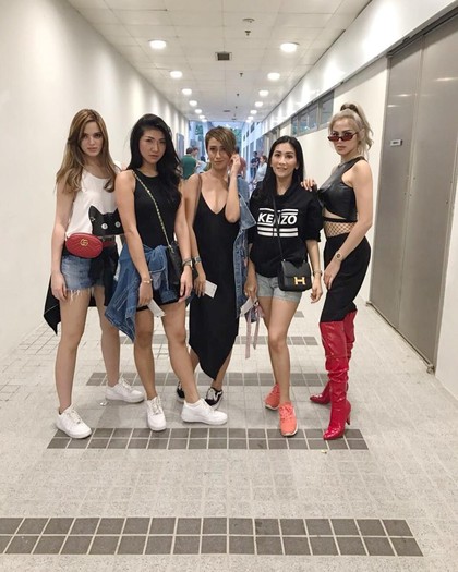 Gaya Jessica Iskandar Pakai Boots Merah Rp 22 Juta Nonton Konser Bruno Mars Gaya Jessica Iskandar Pakai Boots Merah Rp 22 Juta Nonton Konser Bruno Mars