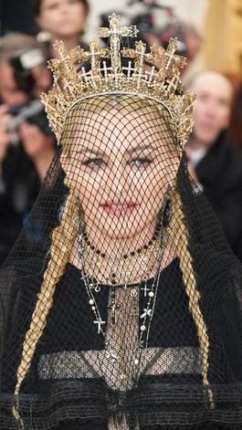 Cerita Rinaldy Yunardi yang Karyanya Dipakai Madonna di Met Gala Cerita Rinaldy Yunardi yang Karyanya Dipakai Madonna di Met Gala